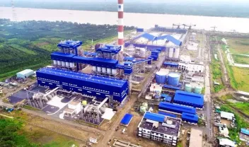 Toàn cảnh Nhà máy Nhiệt điện Sông Hậu 1 bên sông Hậu