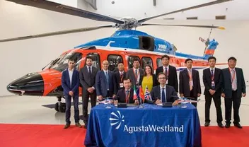 Trực thăng mang màu sơn VNH tại lễ ký kết hợp đồng với AgustaWestland