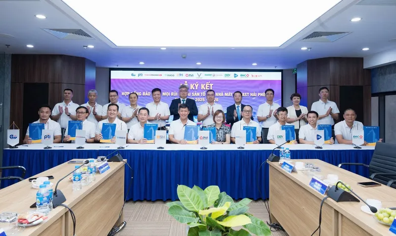 Lễ ký hợp đồng bảo hiểm mọi rủi ro tài sản tổ hợp nhà máy VinFast Hải Phòng giai đoạn 2025–2026